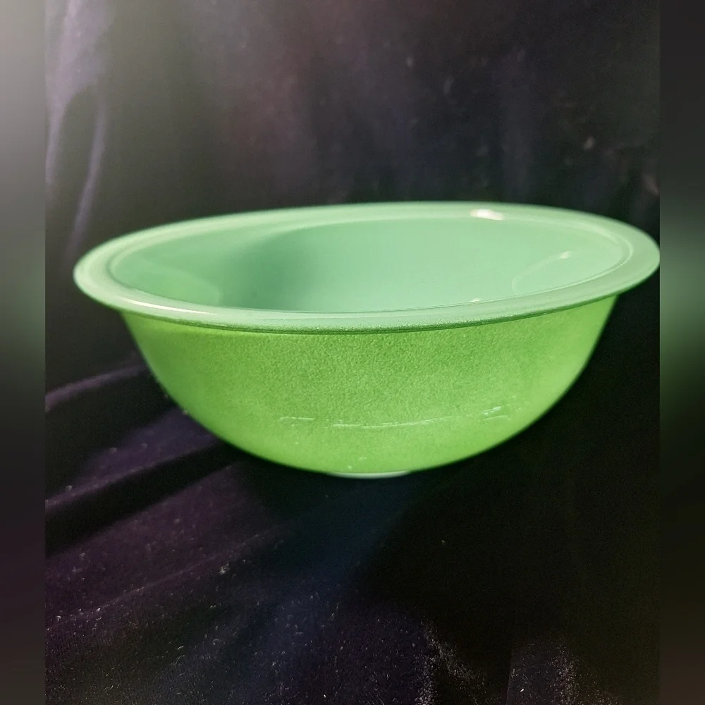 PYREX MIXING BOWL MINT GREEN CLEAR BOTTOM 2.5
